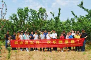 洛大一家亲！| 球友会主管帮扶员工采摘樱桃